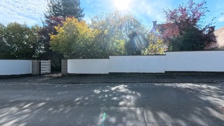 Einblick in Garten und Park