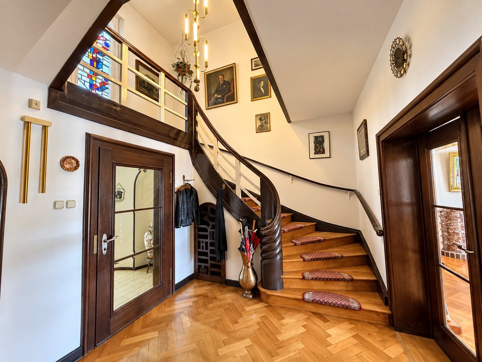 Eingangsbereich und Treppenhaus