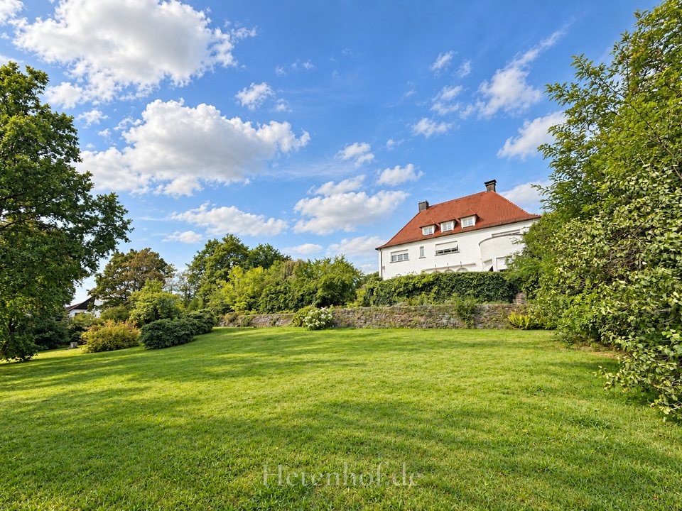 Weitläufige Gartenfläche